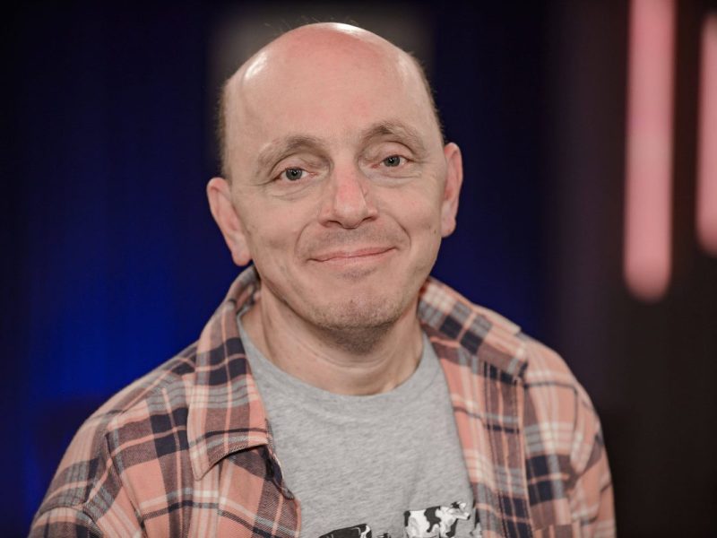 Bei „Wer weiß denn sowas?“ geht es passend zu Halloween gruselig zu. Dabei gerät besonders Bernhard Hoëcker ins Visier der Fans.