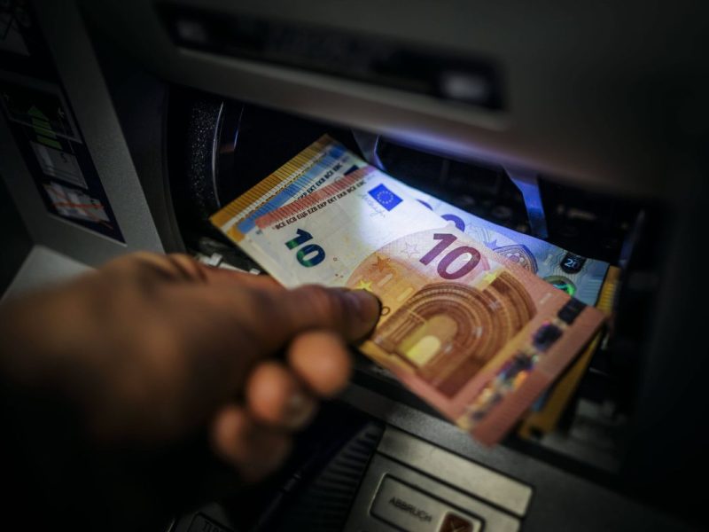 Geld abheben Automat