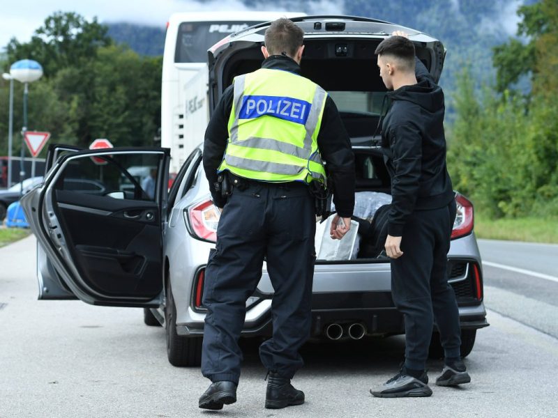 Grenzkontrolle in NRW: ER ging auf der A40 ins Netz.