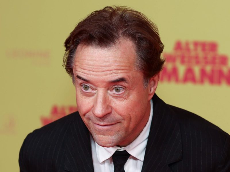 Im „Tatort“ ist Jan Josef Liefers längst eine große Nummer. Doch auch hinter den Kameras erweist er sich als echter Retter!