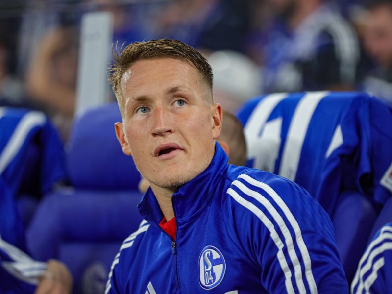 Ron-Thorben Hoffmann muss sich abermals mit dem Bankplatz anfreunden. Nun hat sich der Keeper von Schalke 04 deutlich zu Wort gemeldet.