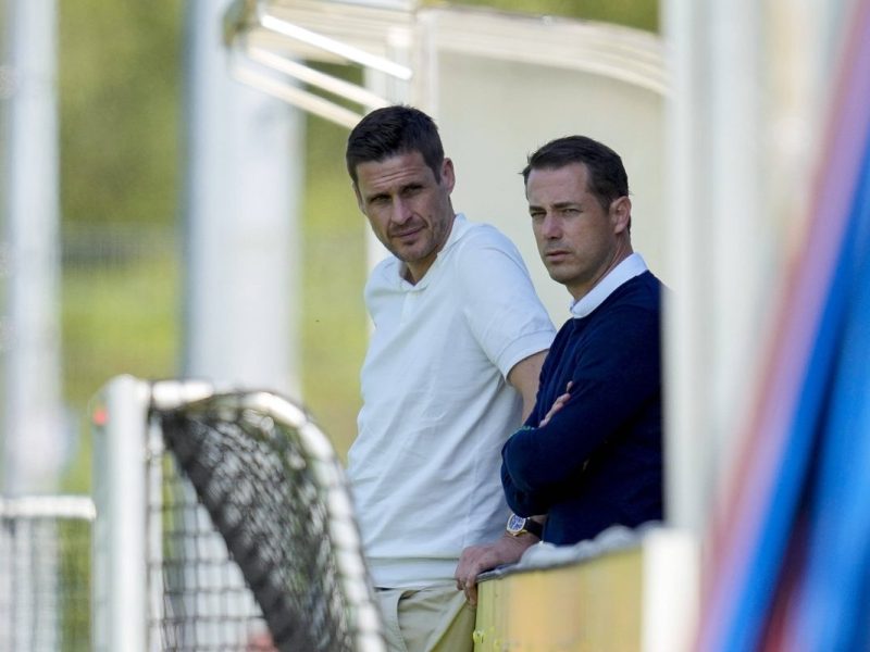 Die derzeitige Krise von Borussia Dortmund beeinflusst auch die Planung für die Zukunft. Ein Deal scheint nun auf der Kippe zu stehen.