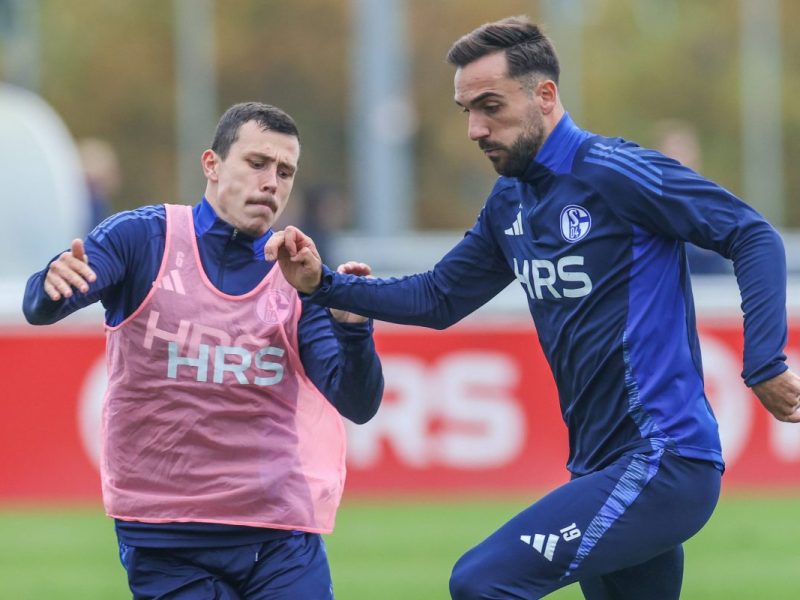 Im Training des FC Schalke 04 geht es zur Sache.