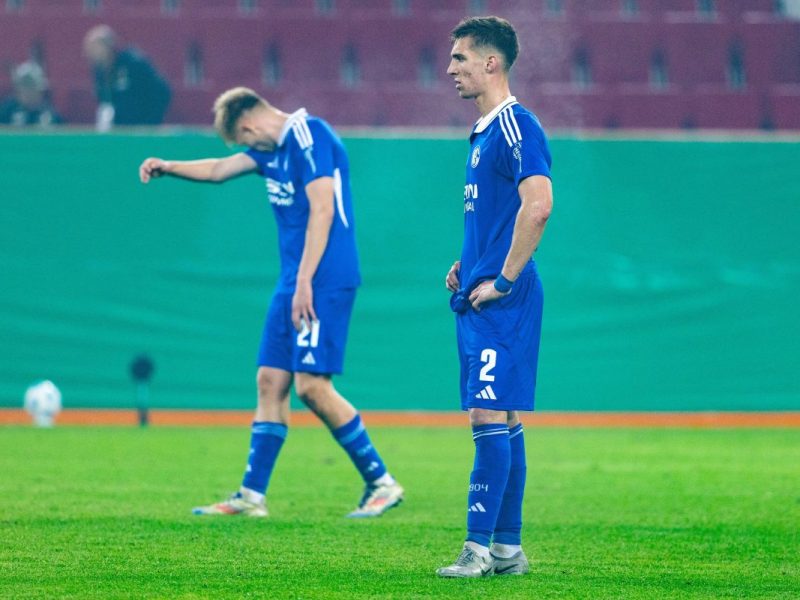 Beim FC Schalke 04 geht es drunter und drüber. Nun sorgt eine weitere Entscheidung rund um einen Youngster für Diskussionen.