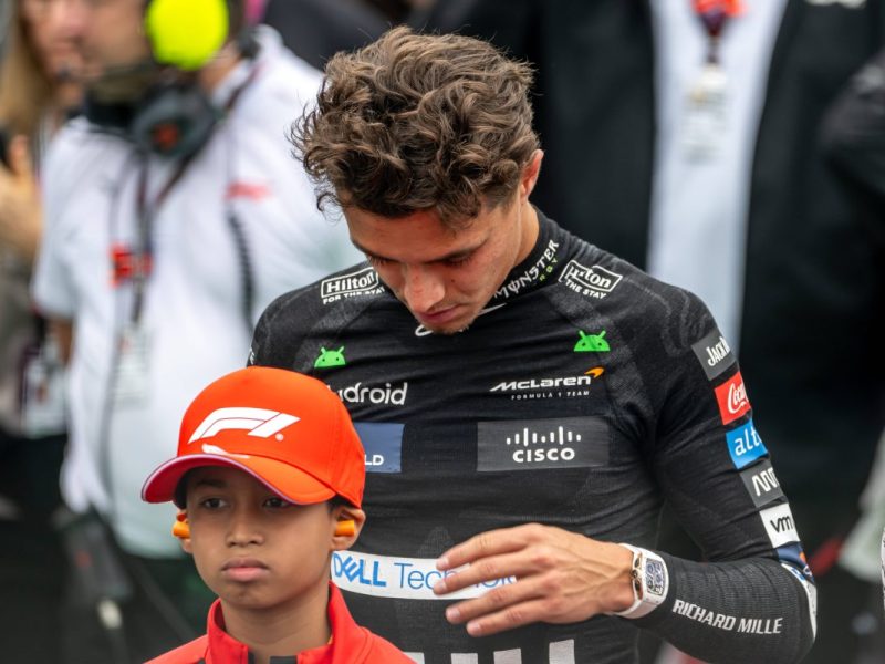 Für Lando Norris hat eine bestimmte Aktion ein Nachspiel. Der Formel-1-Star hat nach dem Brasilien-GP noch eine Strafe aufgebrummt bekommen.