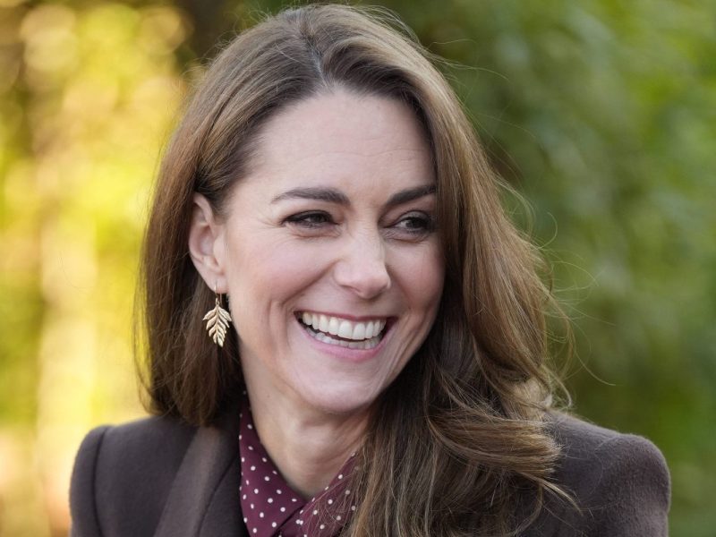So wie auf diesem aufgetauchten Foto hat man Kate Middleton selten gesehen. Würdest du die Prinzessin erkennen?