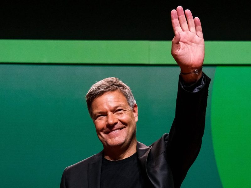 Die Grünen-Basis steht mit voller Überzeugung hinter Robert Habeck und schwärmt.