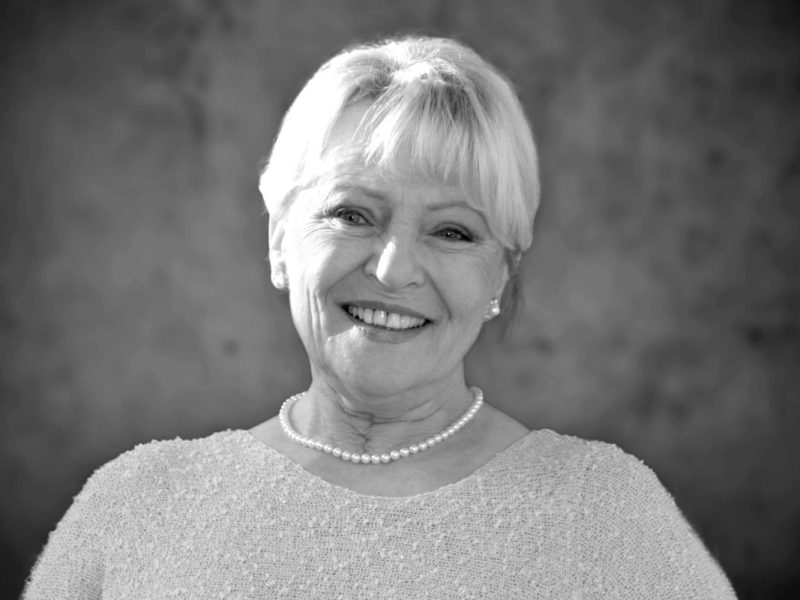 Karin Baal wurde durch ihre Rolle als hübsche, junge Sissy in „Die Halbstarken“ berühmt. Jetzt ist die Schauspielerin verstorben.