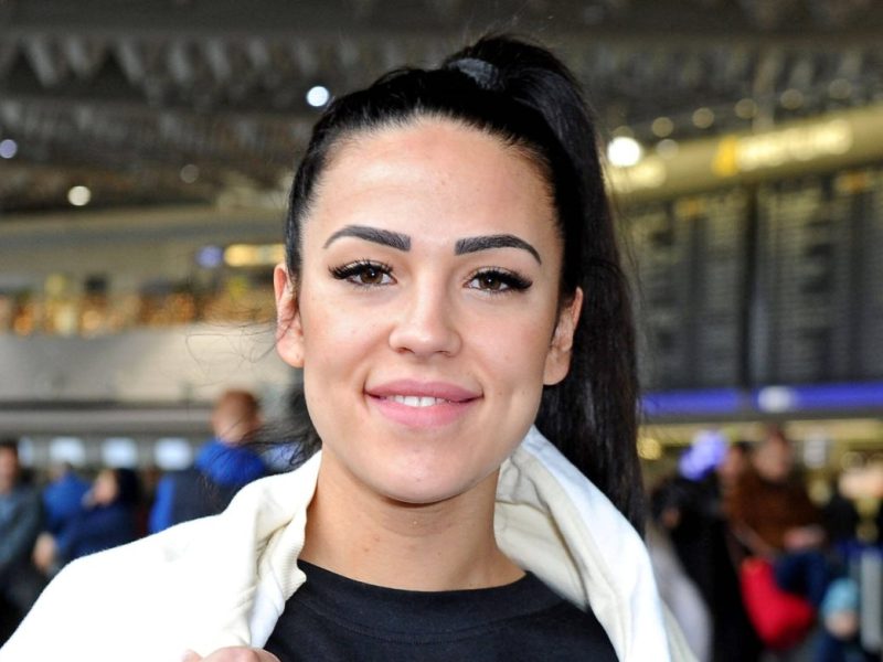 Elena Miras hatte es während ihrer Zeit bei „Promi Big Brother“ oft nicht einfach. Jetzt verrät sie, warum sie die Show abrupt verlassen hat.