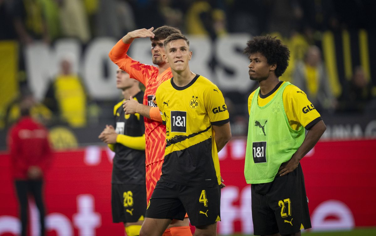 Wird Borussia Dortmund schon bald gleich zwei bittere Verluste hinnehmen müssen? Zwei BVB-Akteure sind derzeit heiß begehrt.