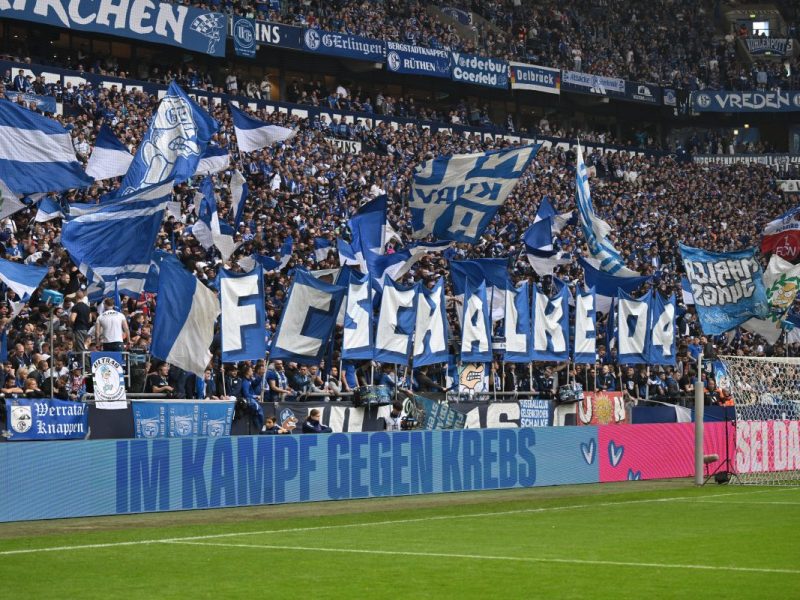 Die Fans des FC Schalke 04 machen ihrem Ruf alle Ehre.