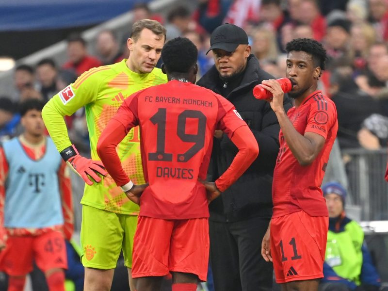 FC Bayern München: Vincent Kompany überbringt die bittere Nachricht.
