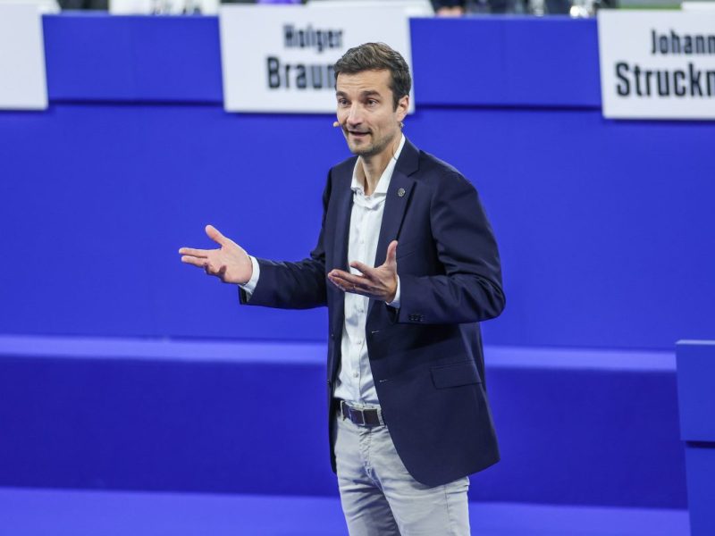 Bei Schalke 04 bahnt sich der nächste Hammer an. S04-Vorstandschef Matthias Tillmann hat es selbst bekannt gegeben.