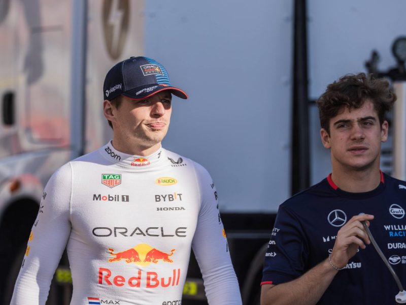 Max Verstappen bricht sein Schweigen! Der Formel-1-Weltmeister verrät spannende Details und bestätigt die Gespräche mit Mercedes.