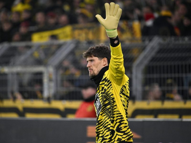 Bei diesem Gerücht dürften viele Fans von Borussia Dortmund aufschrecken. Ein Top-Klub Europas buhlt immer intensiver um Gregor Kobel.