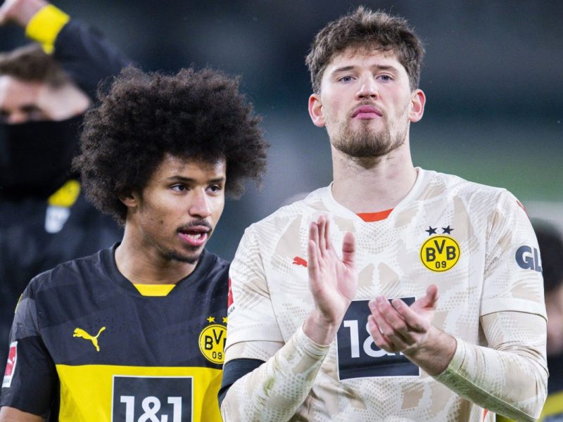 Borussia Dortmund: Karim Adeyemi und Gregor Kobel nach dem letzten Spiel des Jahres.