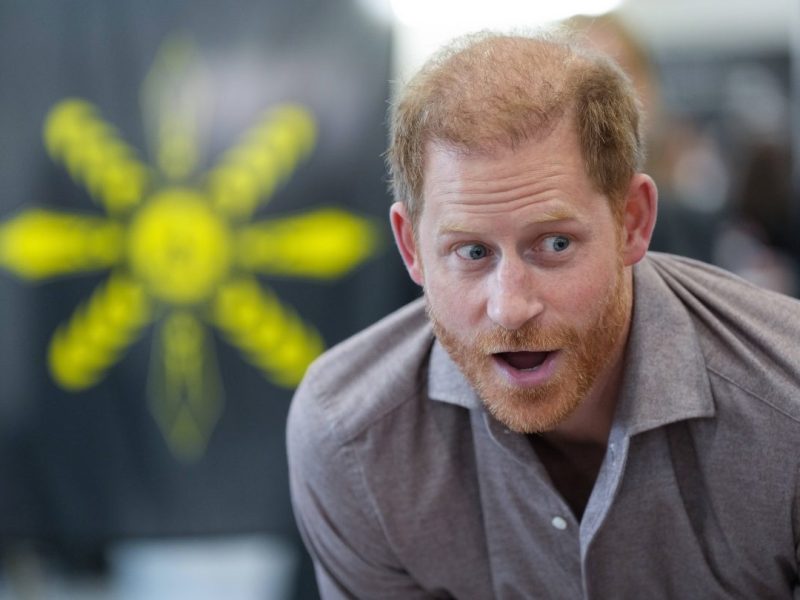 Prinz Harry gewährt in seiner Autobiografie „Reserve“ tiefe Einblicke – dabei bleibt auch ein Missgeschick seines Sohnes nicht unerwähnt.