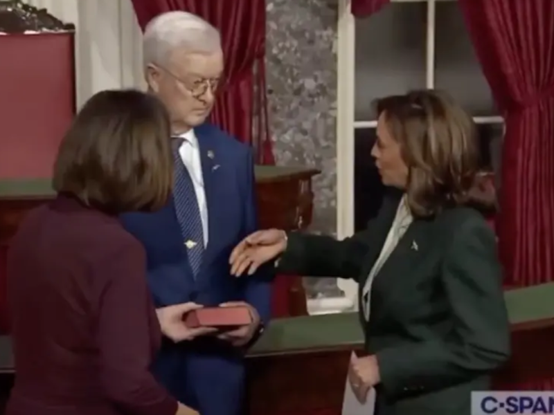 Kamala Harris: Ausgestreckte Hand ignoriert.