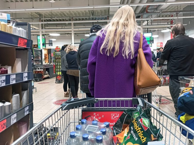 Kaufland schenkt wartenden Kunden unter bestimmten Bedingungen einen Einkaufsgutschein. (Symbolfoto)