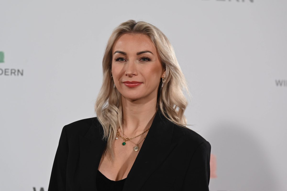 Anna-Carina Woitschack sorgt vorm,