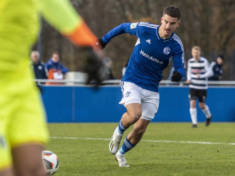 Niklas Castelle bei Schalke