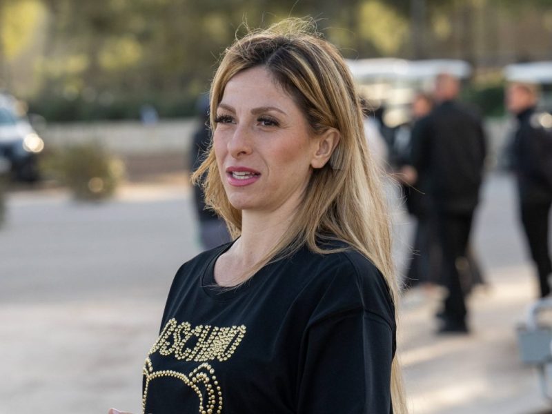 Gülcan Kamps lässt ihre Follower an allem teilhaben. Jetzt berichtet die Moderatorin offen von einer skurrilen Begegnung im Drogeriemarkt.