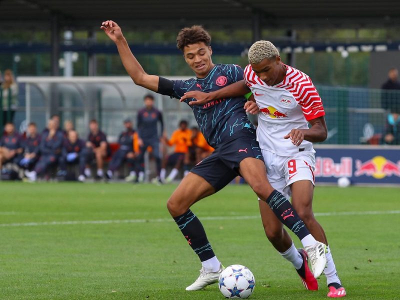 Borussia Dortmund nimmt einmal mehr ein Youngster von Manchester City ins Visier. Schlägt der BVB bei den Skyblues zu?