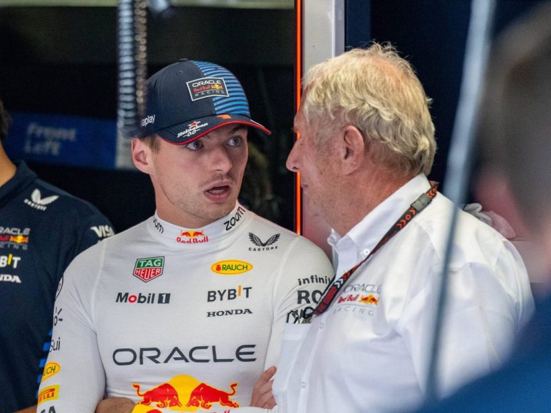 Formel 1: Max Verstappen hängt an Helmut Marko.