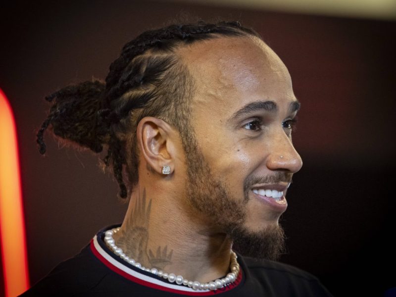 Formel 1: Lewis Hamilton sitzt schon bald in einem Ferrari.