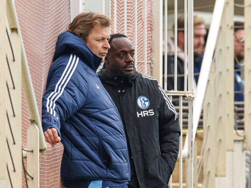 Bleibt Youri Mulder auch über den Sommer hinaus in der Verantwortung? Schalke 04-CEO Matthias Tillmann spricht nun Klartext.