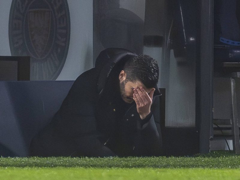 Borussia Dortmund hat beim Auswärtsspiel in Kiel einen rabenschwarzen Tag erwischt. Die BVB-Fans schäumen vor Wut.