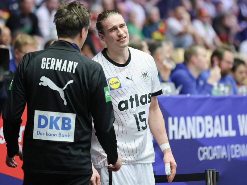 Im Auftaktspiel des DHB-Teams bei der Handball-WM 2025 hat sich Starspieler Juri Knorr verletzt. Droht nun tatsächlich der Ausfall?