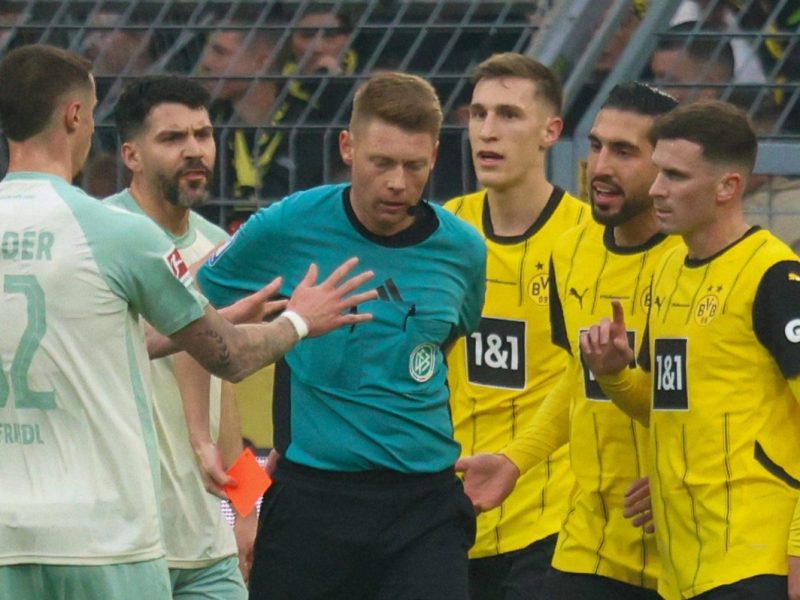 Durchsagen der Schiedsrichter werden auch bei Borussia Dortmund getestet.
