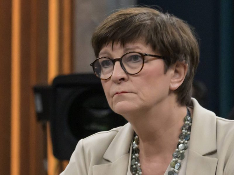 Saskia Esken wenig begeistert bei Miosga.