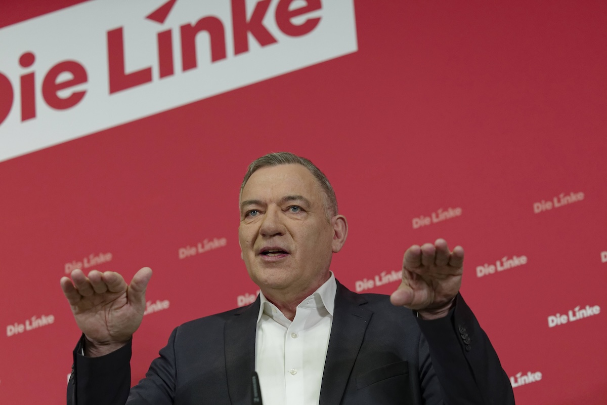 In unserem Interview mit Jan van Aken feuerte der Linke-Chef gegen die Wagenknecht-Partei BSW.