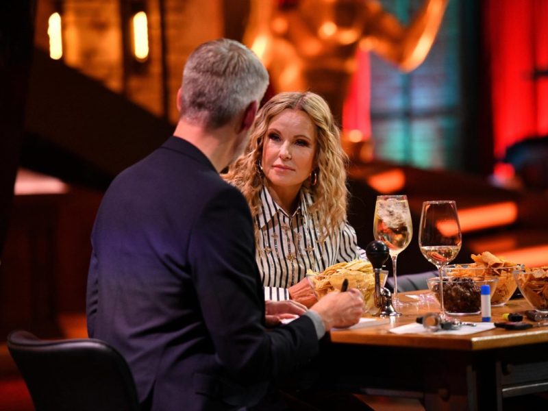 Sebastian Pufpaff ist bekannt für seine spitze Zunge – doch bei „TV total – Aber mit Gast“ treibt er es jetzt auf die Spitze.